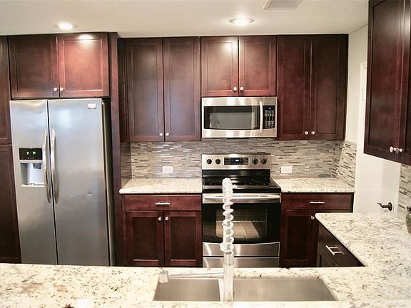 2nd image of 1601 S Shepherd Dr APT 235
