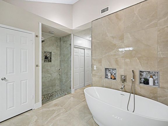 4th image of 98 Breezy Point Pl