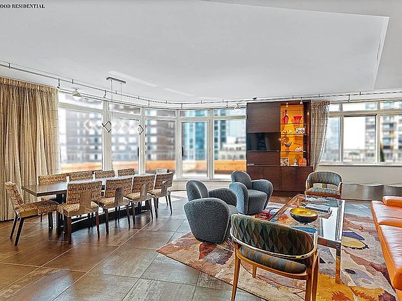 3rd image of 155 W 70th St Penthouse 1D