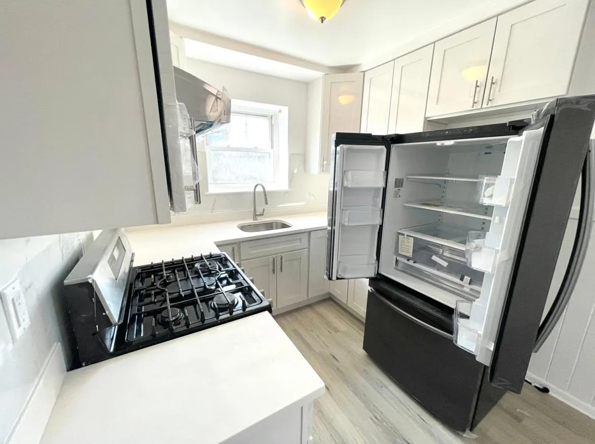 3 bed, 1400 sqft, $3,100 — Photo 2