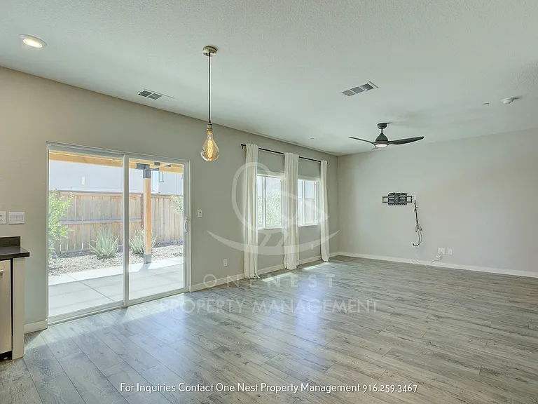968 Franklin St — Photo 8