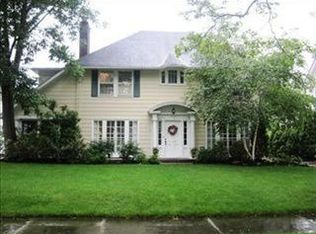 2194 N Saint James Pkwy, Cleveland Heights, OH