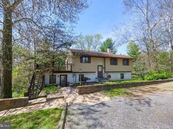 242 Skyview Ln, Lititz, PA 17543