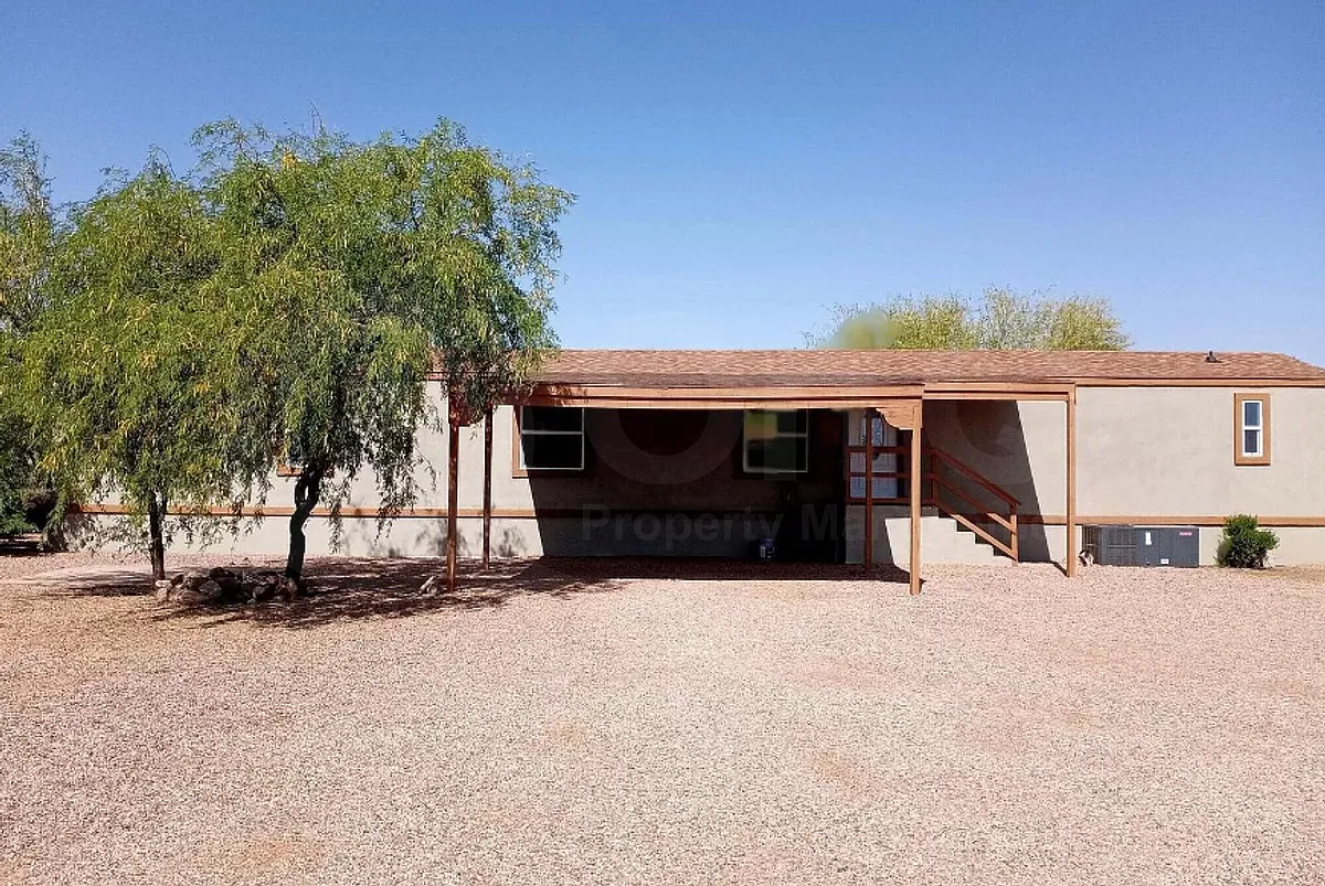 3 bed, 2.0 bath, 1216 sqft, $1,349 — Photo 2