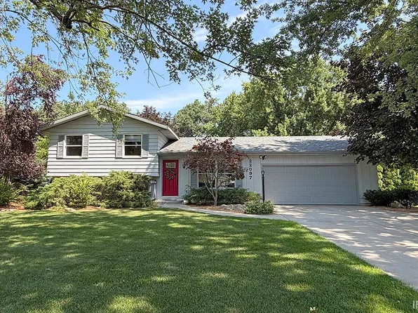 22097 Woodside Dr, Bristol, IN 46507