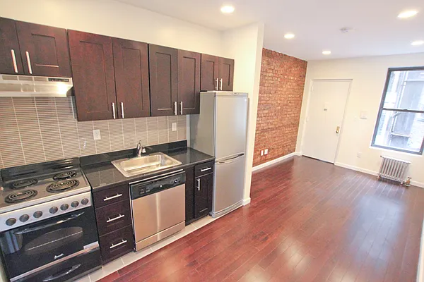 Rented by Jonis Realty | media 5
