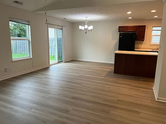 3rd image of 2361 Fleming Dr