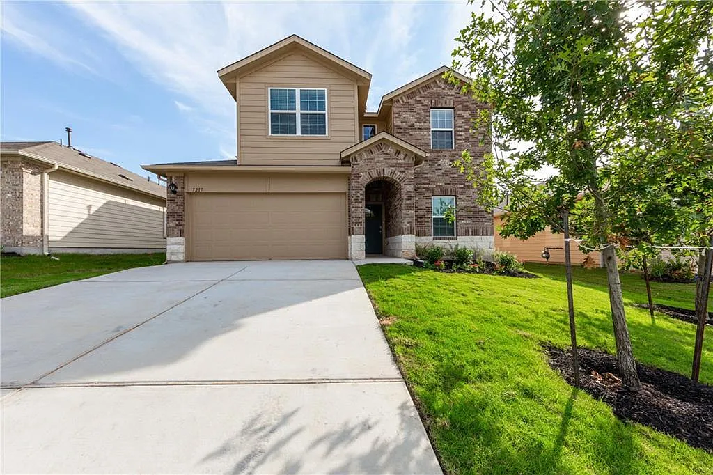 4 bed, 2.5 bath, 2361 sqft, $2,495 — Photo 1