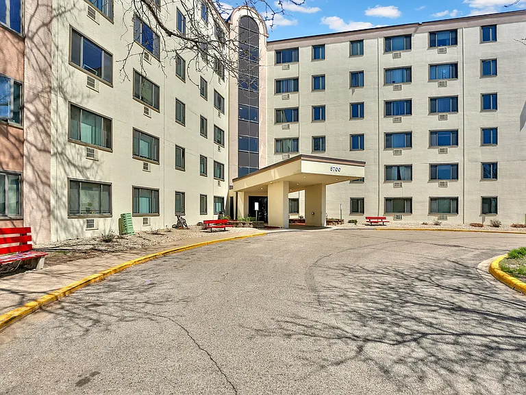 Welcome to Chardon Court Apartments, where modern living meets comfort in a vibrant community. Enjoy spacious layouts and convenient amenities just steps from shopping and dining. Schedule your tour today and find your perfect home!