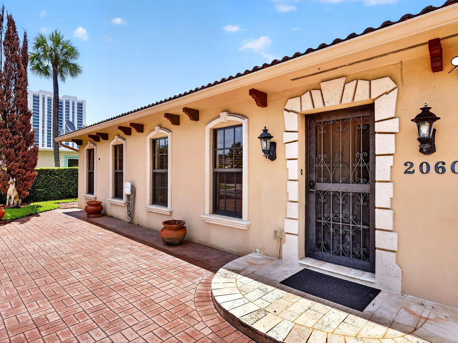 3 bed, 3.0 bath, 1832 sqft, $4,450 — Photo 4