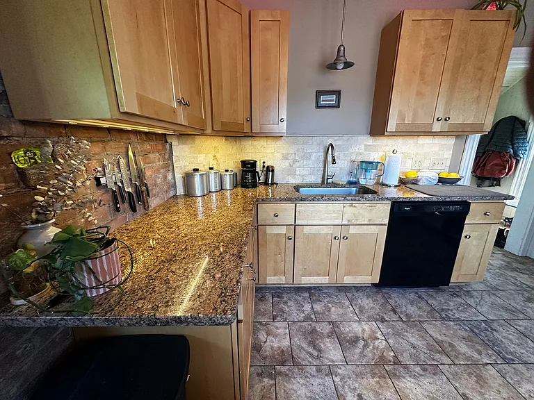 27 Vick Park #A — Photo 1
