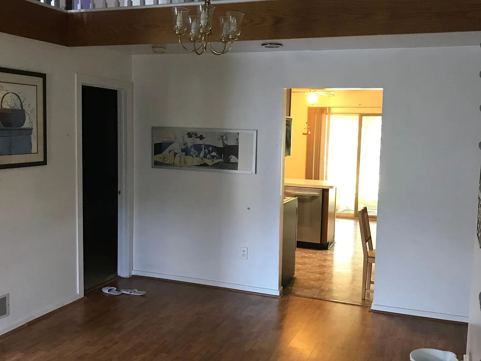 4 bed, 2.5 bath, 2400 sqft, $3,000 — Photo 2