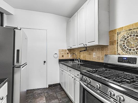 3rd image of 155 W 106th St APT 1A
