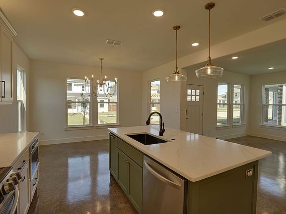 4th image of 209 S Cardinal Ct