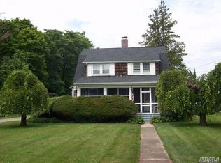118 Maple Ave, Smithtown, NY 11787