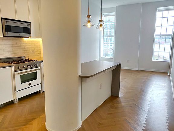 3rd image of 184 Kent Ave APT B613