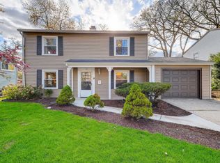 12 Timber Trl, Streamwood, IL 60107