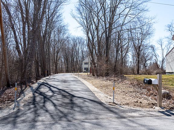 200 Ft Paved Driveway at 2-Acre Woods Way Condo Townhouses