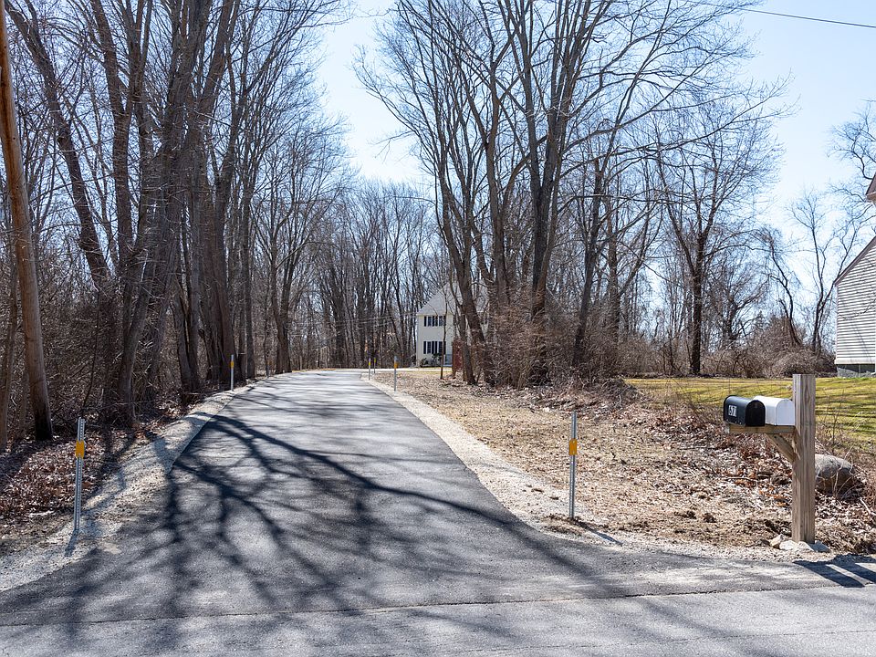200 Ft Paved Driveway at 2-Acre Woods Way Condo Townhouses