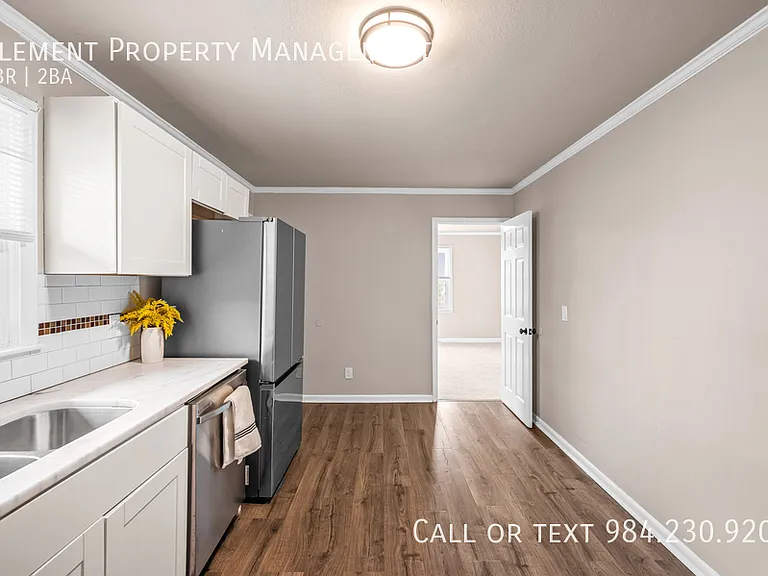 401 Moline St — Photo 9