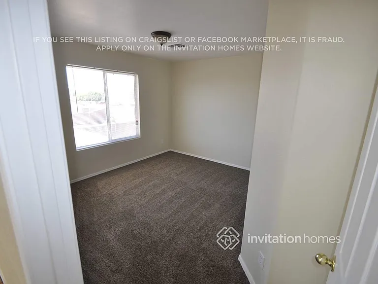 11967 W Holly St — Photo 5