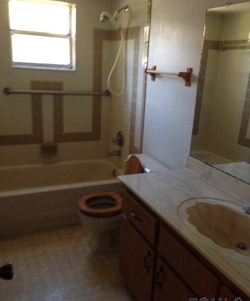 3rd image of 807 Claudia St