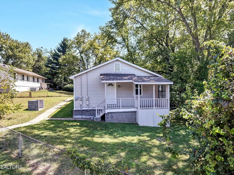 617 & 619 W Outer Dr