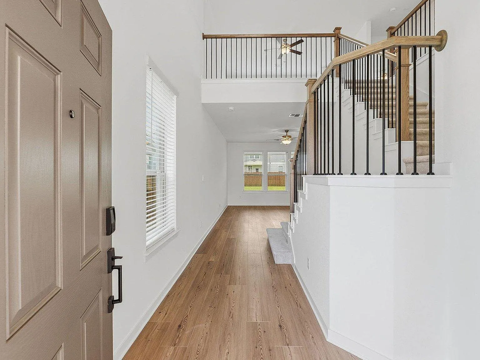 4 bed, 3.0 bath, 2405 sqft, $2,500 — Photo 3