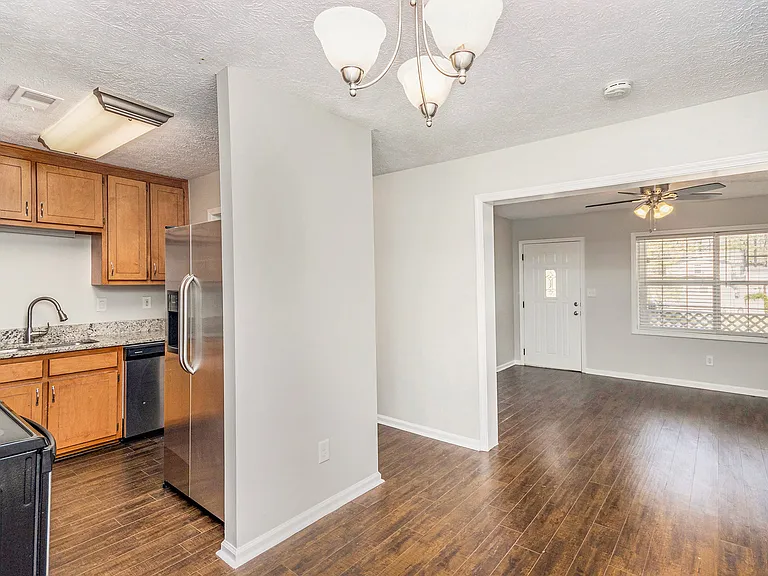 1602 Sycamore Dr NW — Photo 5