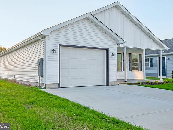 3rd image of 63 Meadow Wood Ln