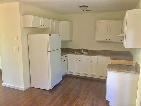 4th image of 302 Parkston Ave