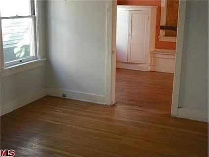 5th image of 402 N Benton Way