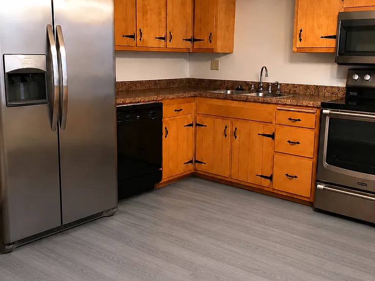1040 Hunt Ave — Photo 2