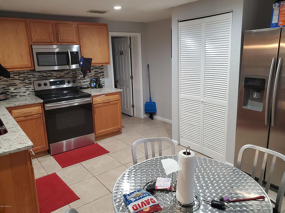 2nd image of 1853 Prospect St