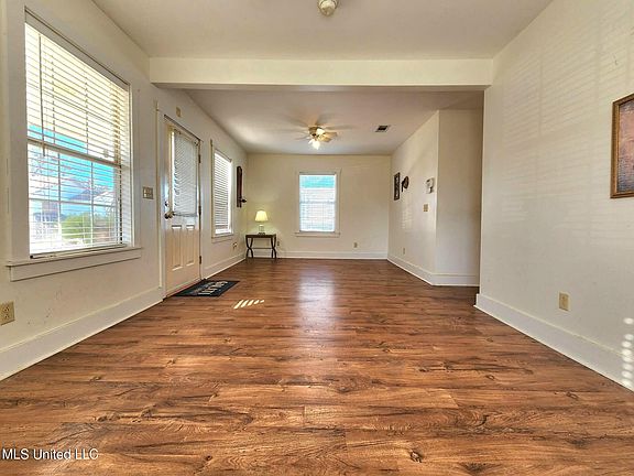 4th image of 332 Haise St