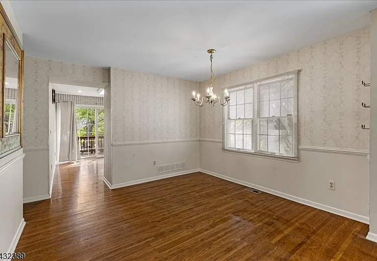 10 Exeter Rd — Photo 7