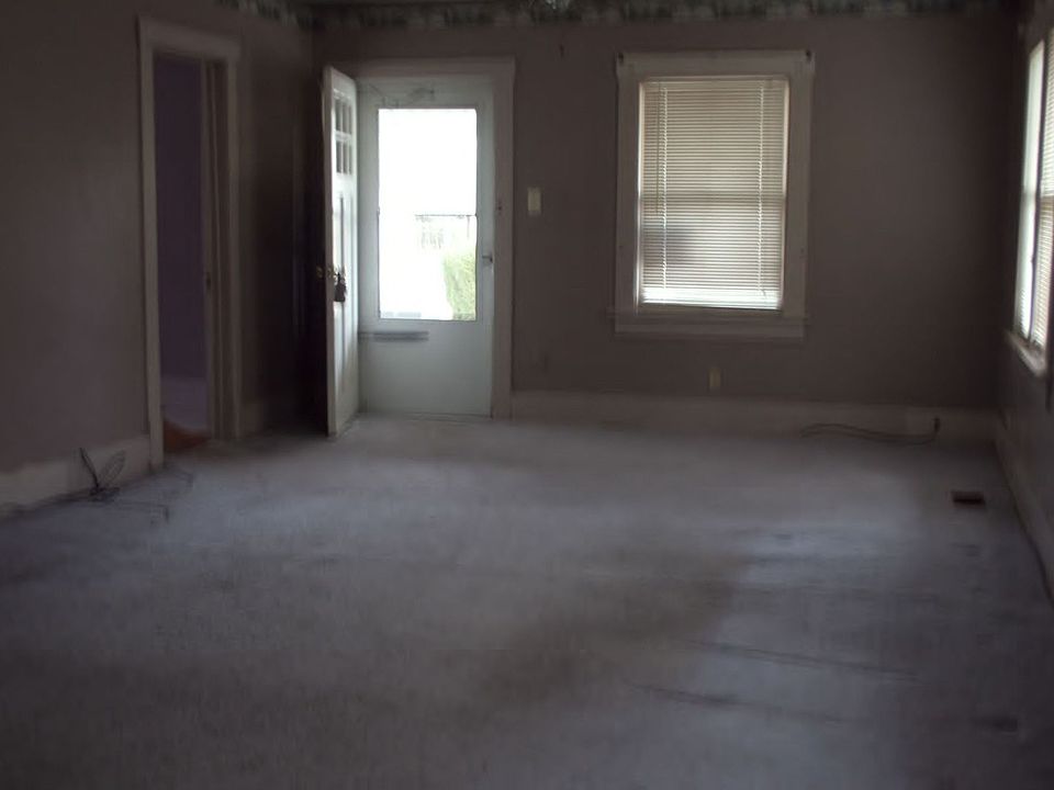 2nd image of 2705 S Franklin Street Rd