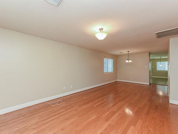 5th image of 11908 Chanteloup Dr