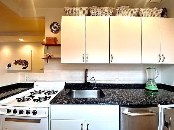 3rd image of 256 Bergen St APT 3F