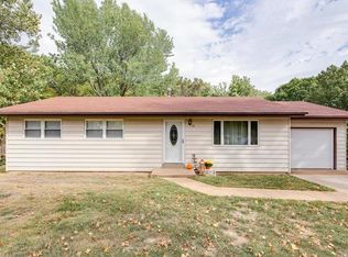 13 Mary Dr, Fenton, MO 63026