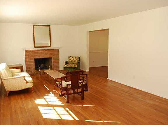 3rd image of 3112 Battersea Ln