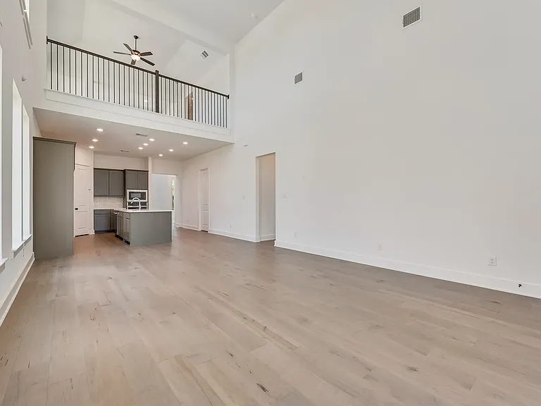 1532 Sandhill Ln — Photo 5