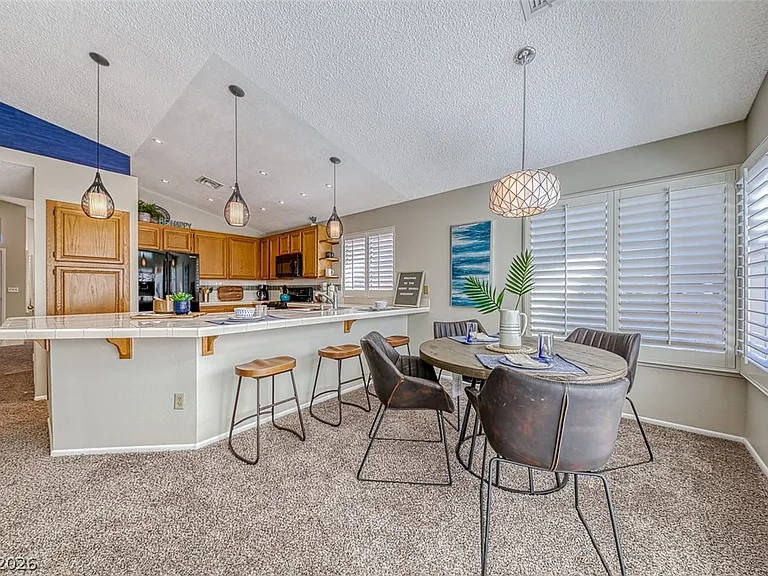 8421 Honeywood Cir — Photo 5