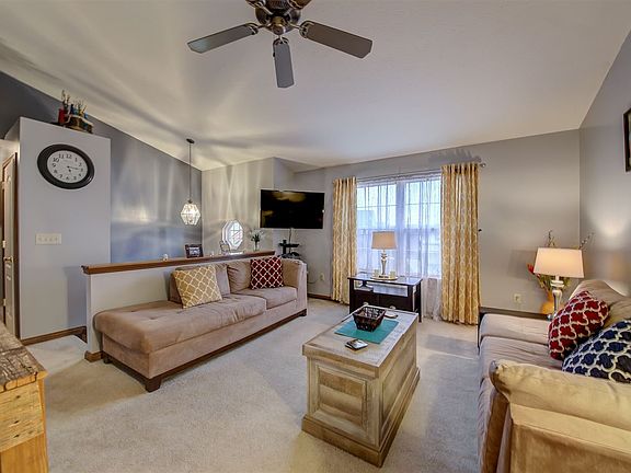3rd image of 556 Astoria Ct