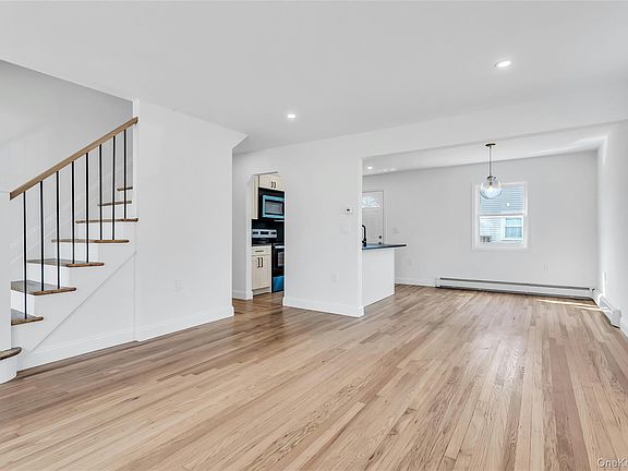 4th image of 1047 Windermere Road