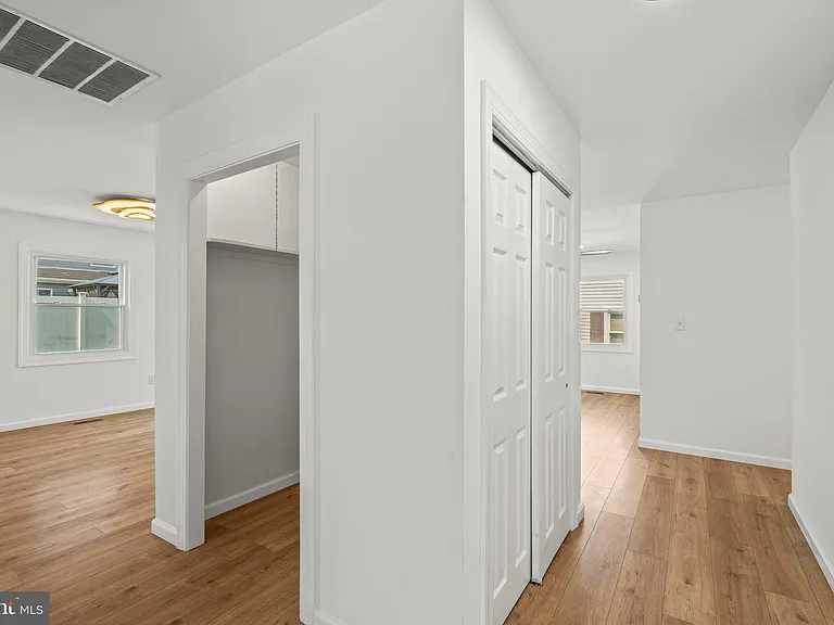 29 Hinsdale Ln — Photo 4