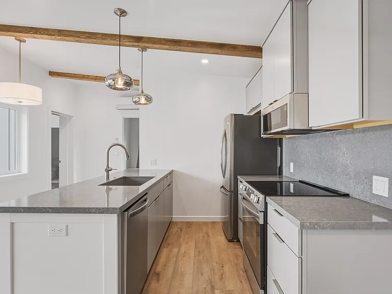1182 Jewell Ave — Photo 9