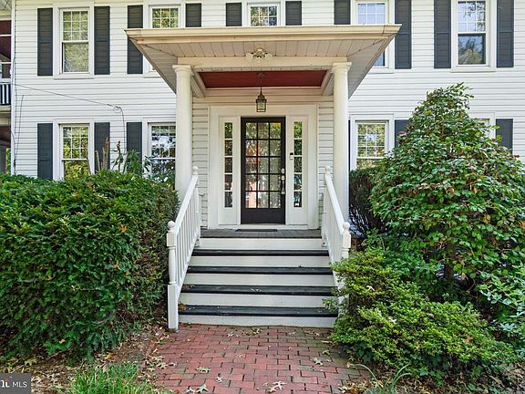 4th image of 4509 Maple Ave