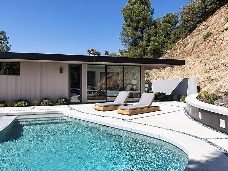 9015 Alto Cedro Dr — Photo 33