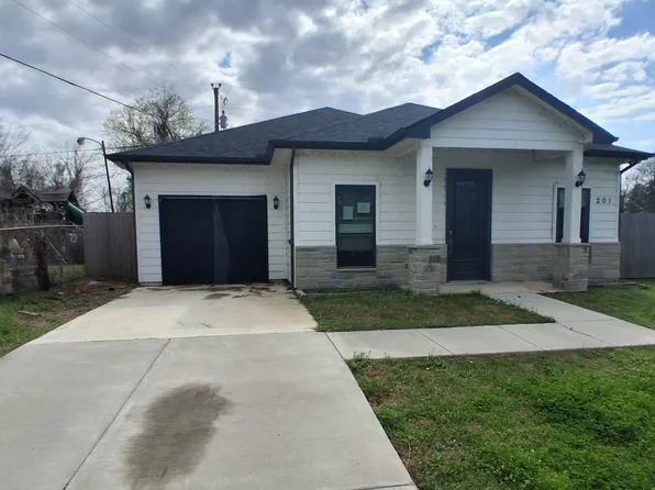 201 Holly Dr, West Tawakoni, TX 75474